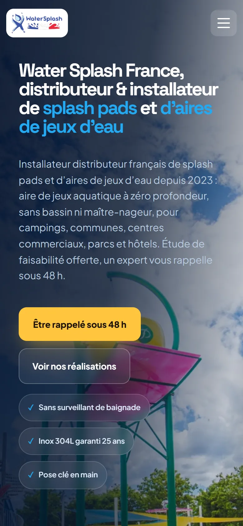 Accueil du site de Water Splash France sur téléphone : titre, présentation de l’installateur de splash pads et boutons d’action empilés.